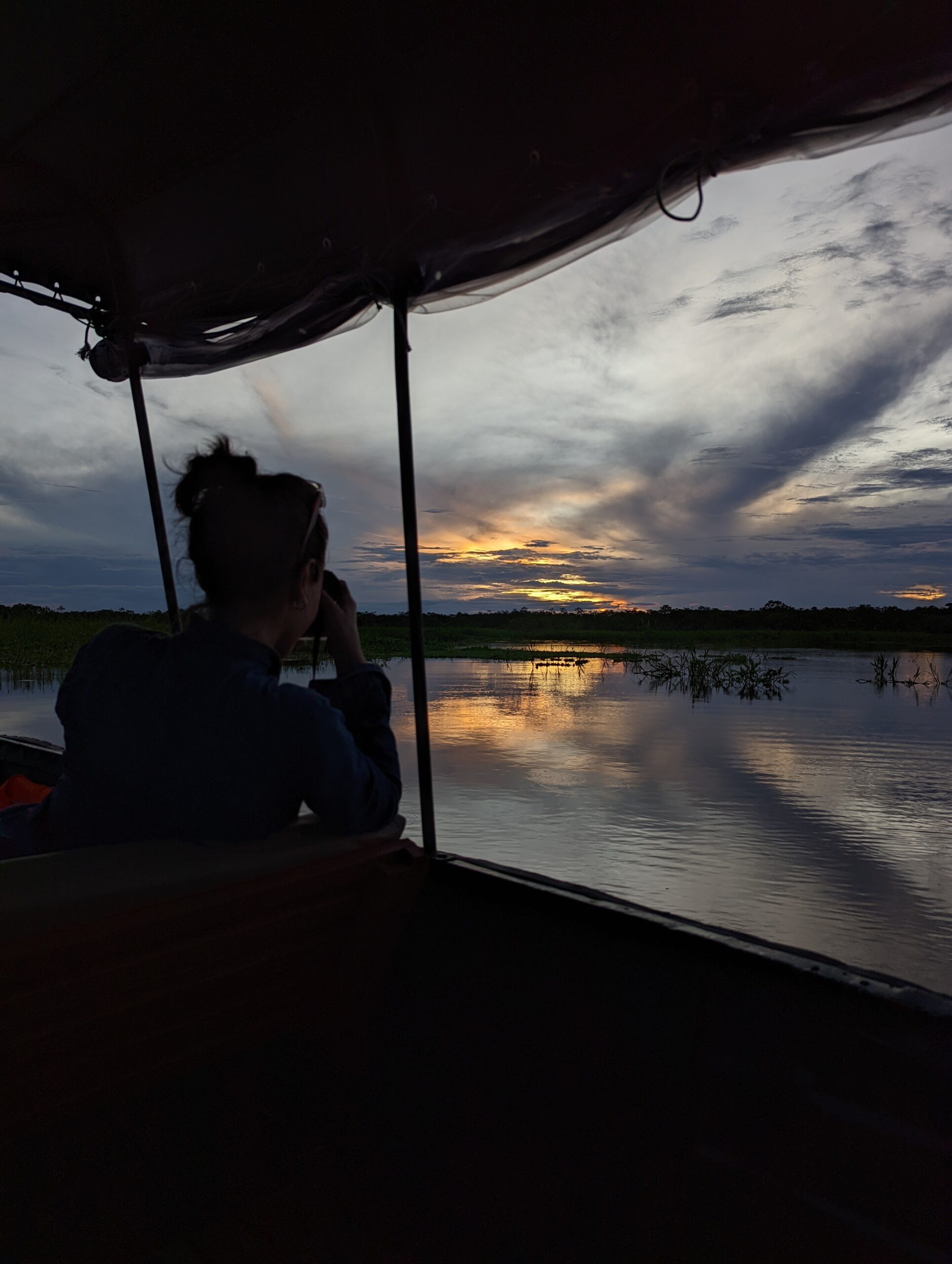 Coucher de soleil sur le fleuve Amazone